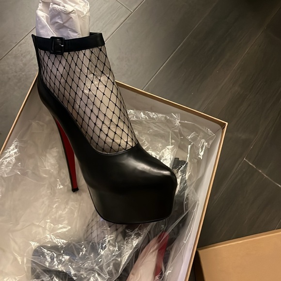 Sheer platform boot - Picture 3 of 4